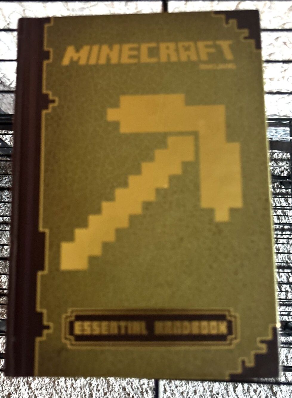 Minecraft : Essential Handbook by Stephanie Milton, Jordan Maron and Paul Soares